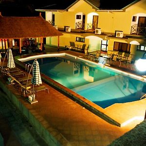 Sunlodge Hotel